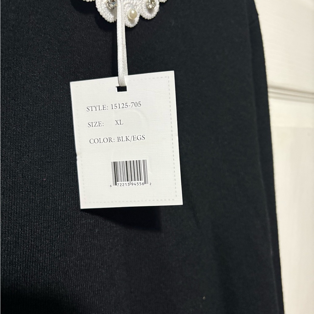 Sioni Milano Black Top with White Trim - Picture 3 of 4